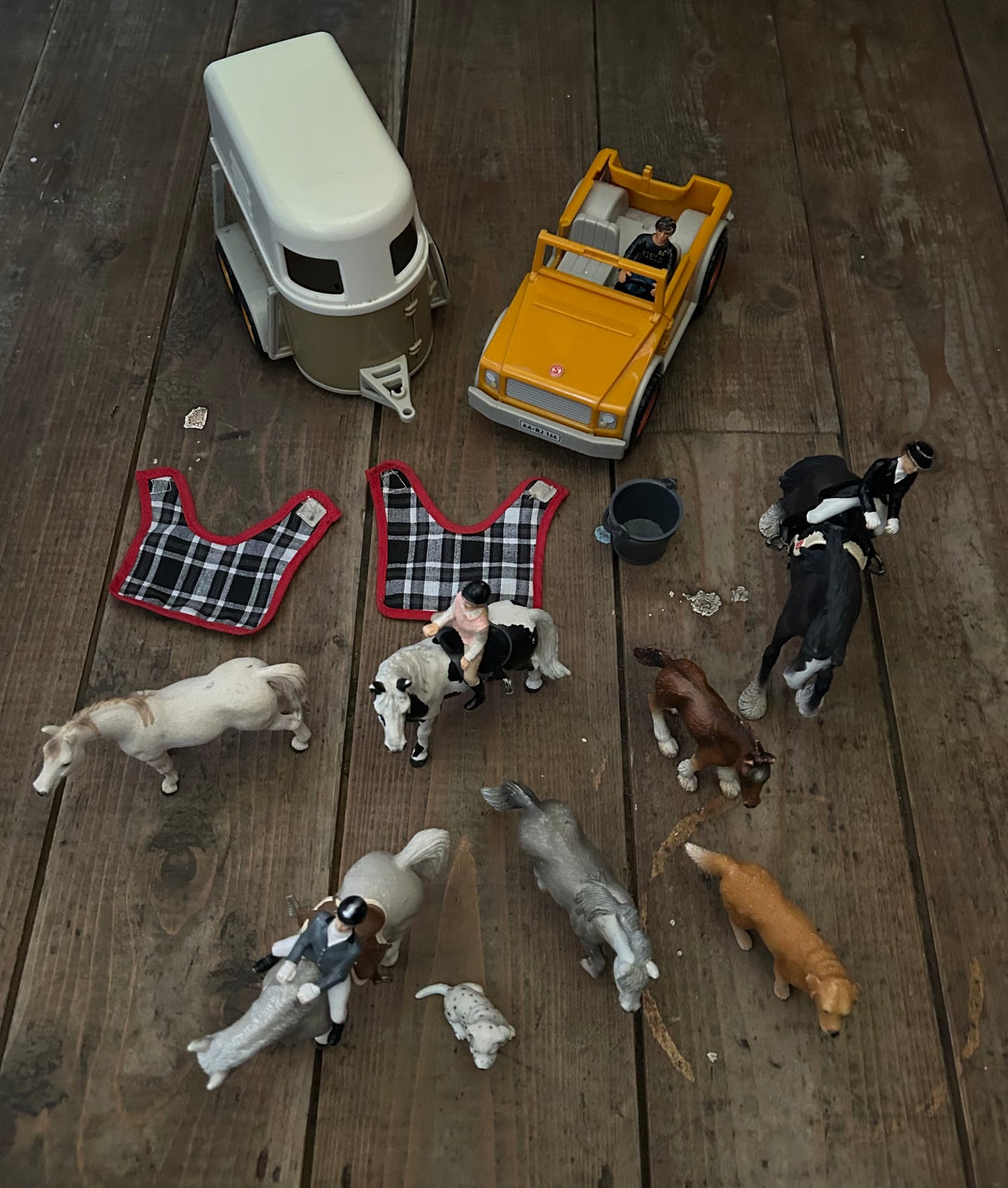 Horses and horse trailer set