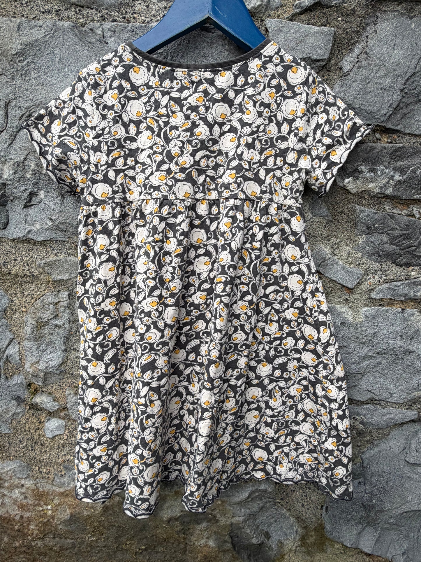 Floral charcoal dress 3-4y (98-104cm)