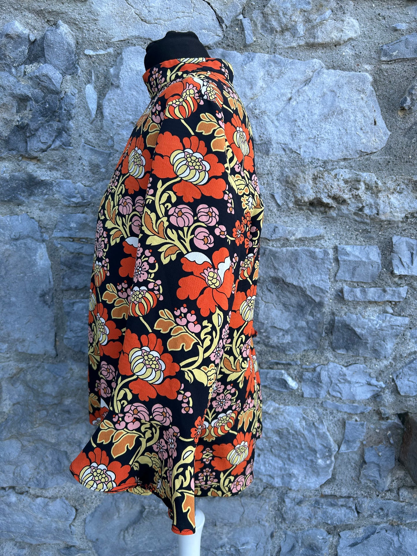 Big orange flowers top uk 12