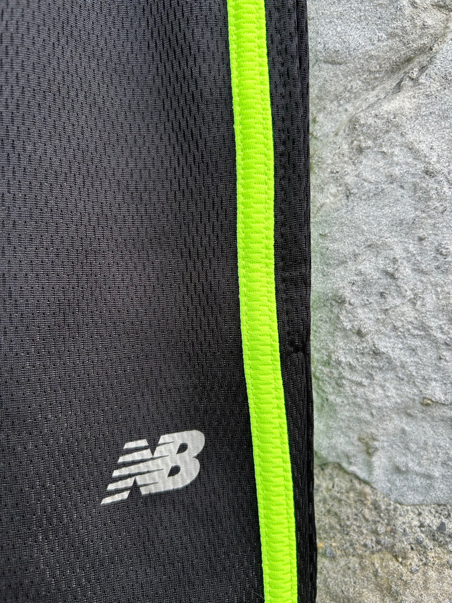 NB black tracksuit bottoms 4y (104cm)