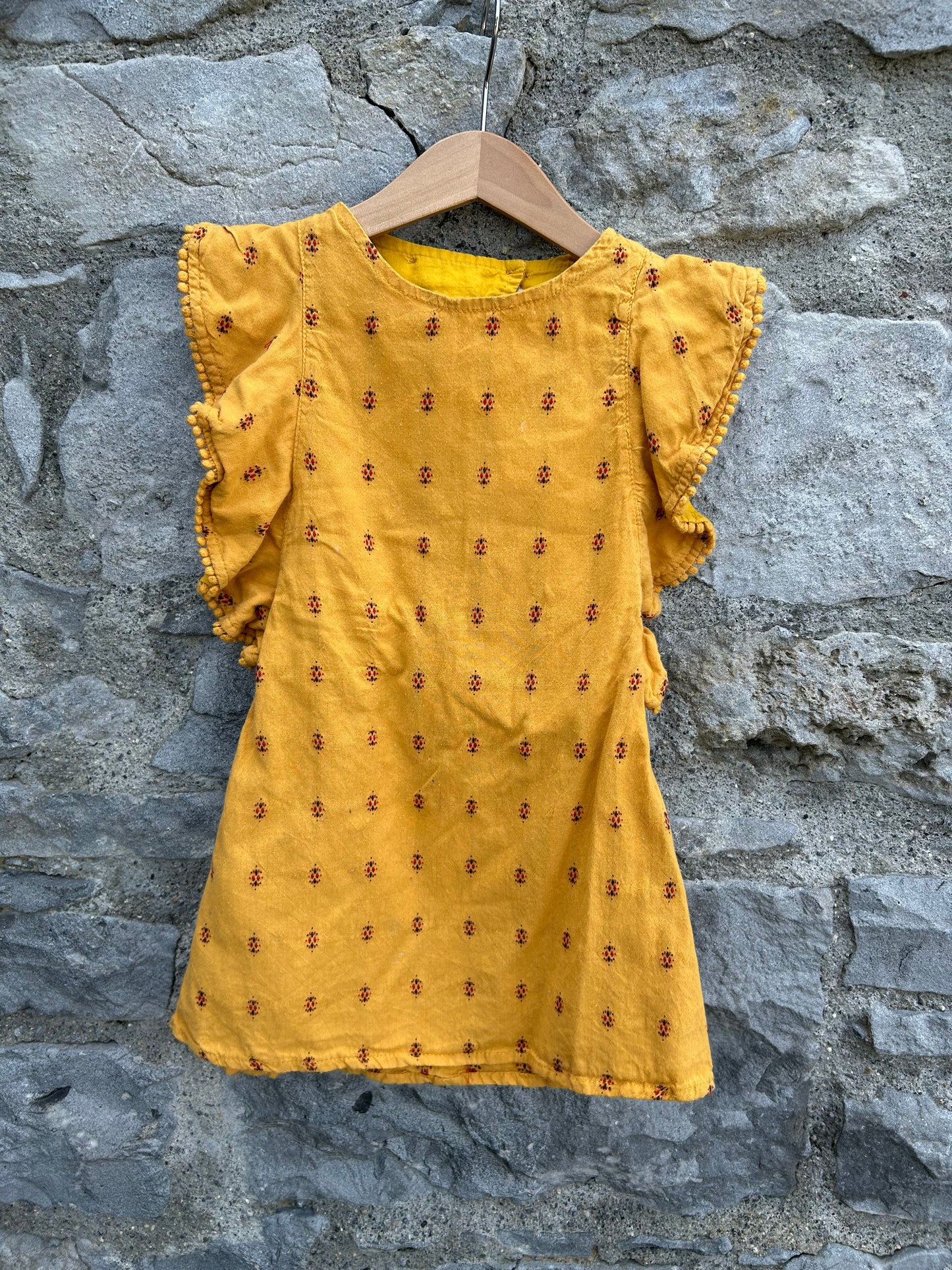 Mustard ruffles sleeves dress 3-4y (98-104cm)