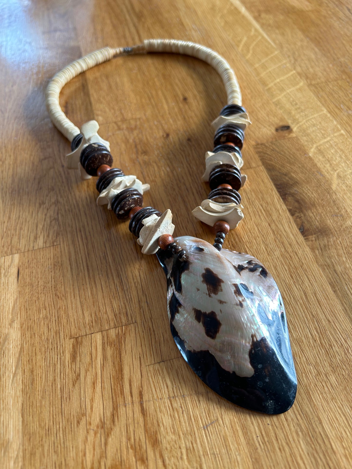 Big shell necklace