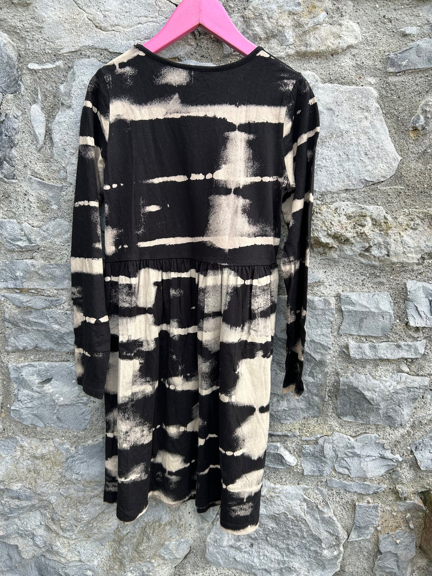 Black&beige abstract dress 9-10y (134-140cm)
