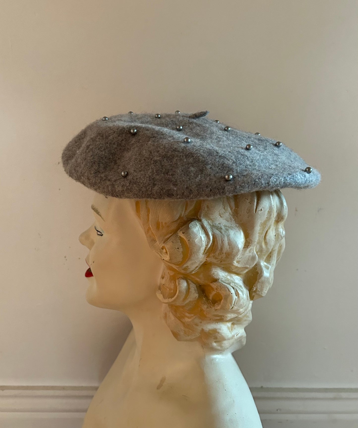 Grey beaded beret
