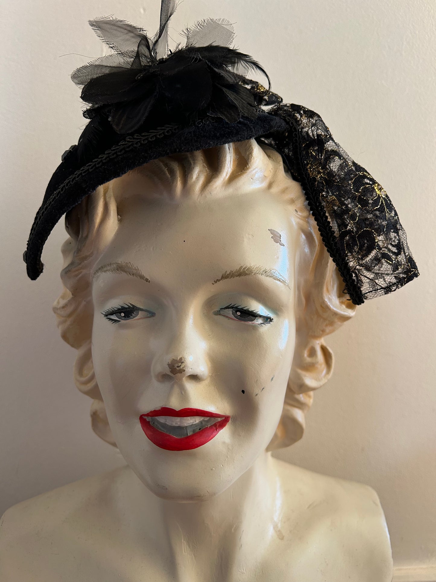 Black velvet&lace hat