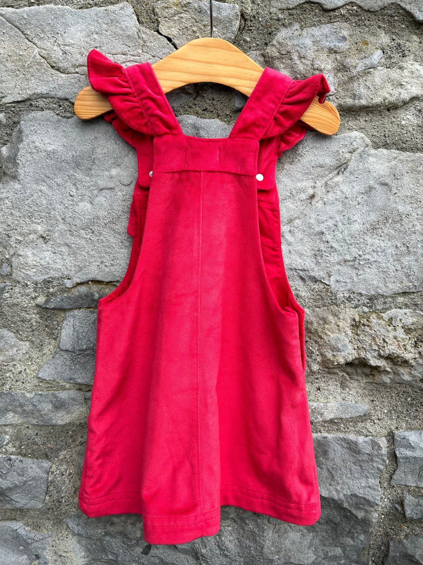 Red pinafore 18-24m (86-92cm)