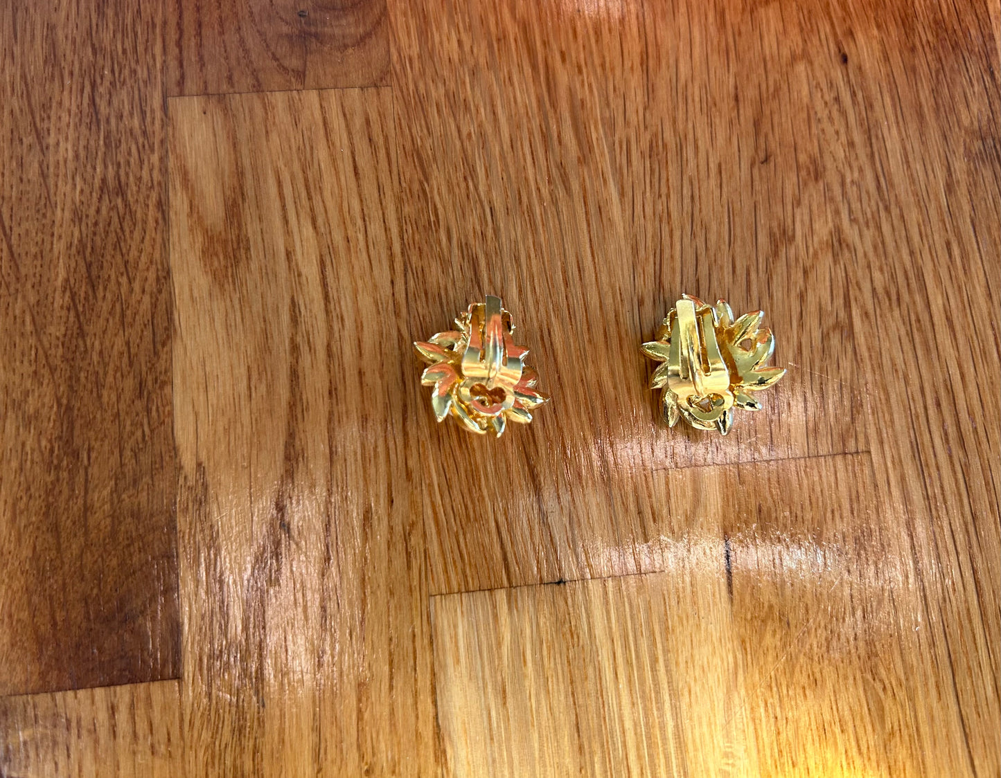 Pearl&leaves clip earrings