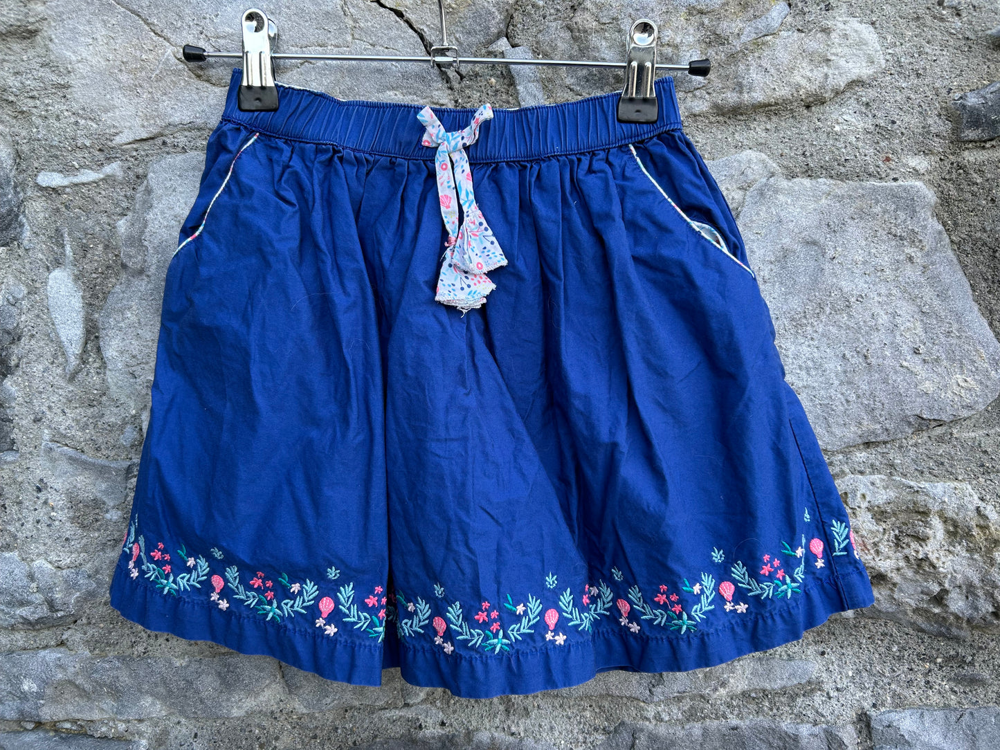 Blue skirt with embroidered hem 5-6y (110-116cm)