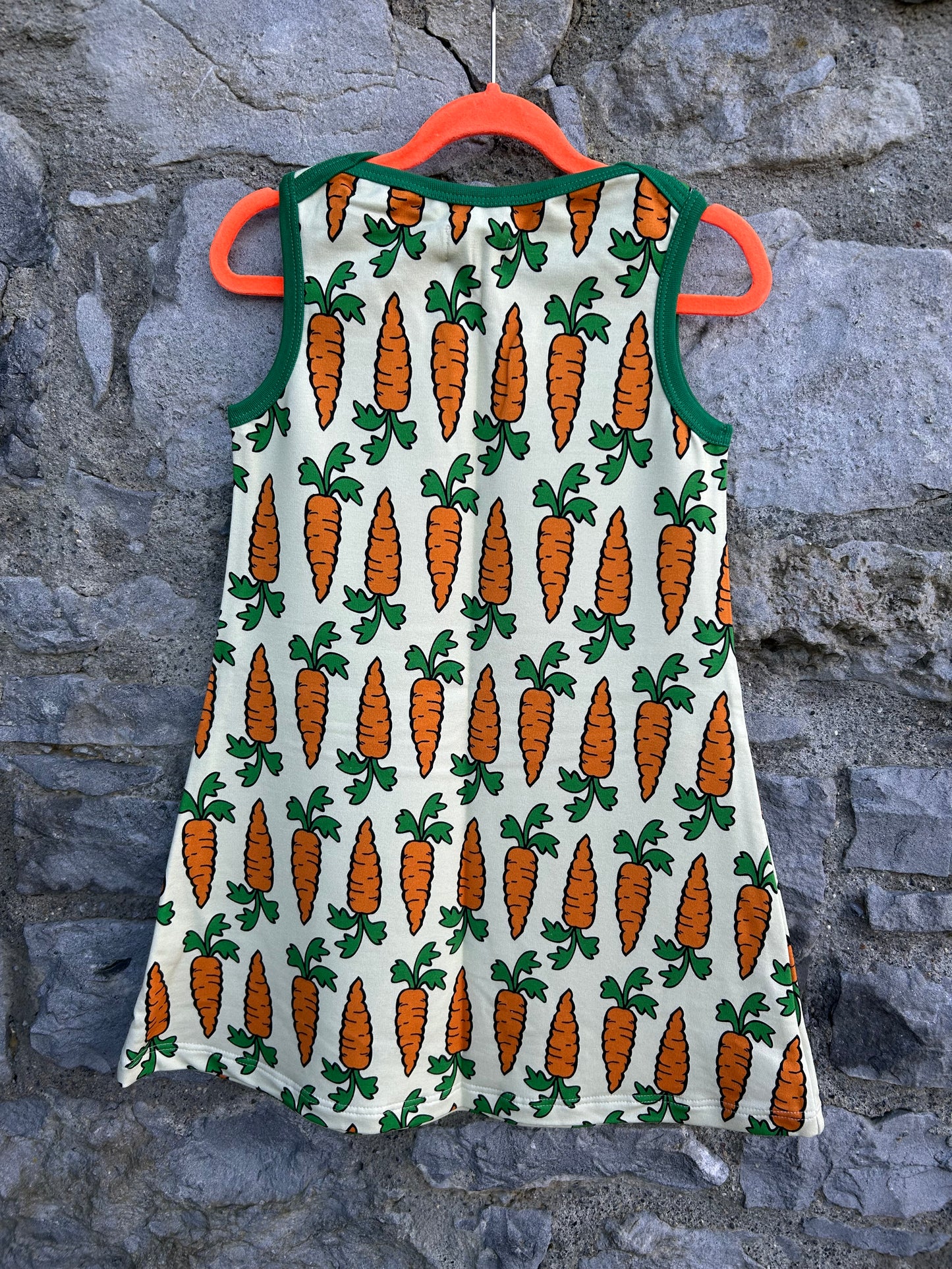Carrot pinafore 6-7y (116-122cm)