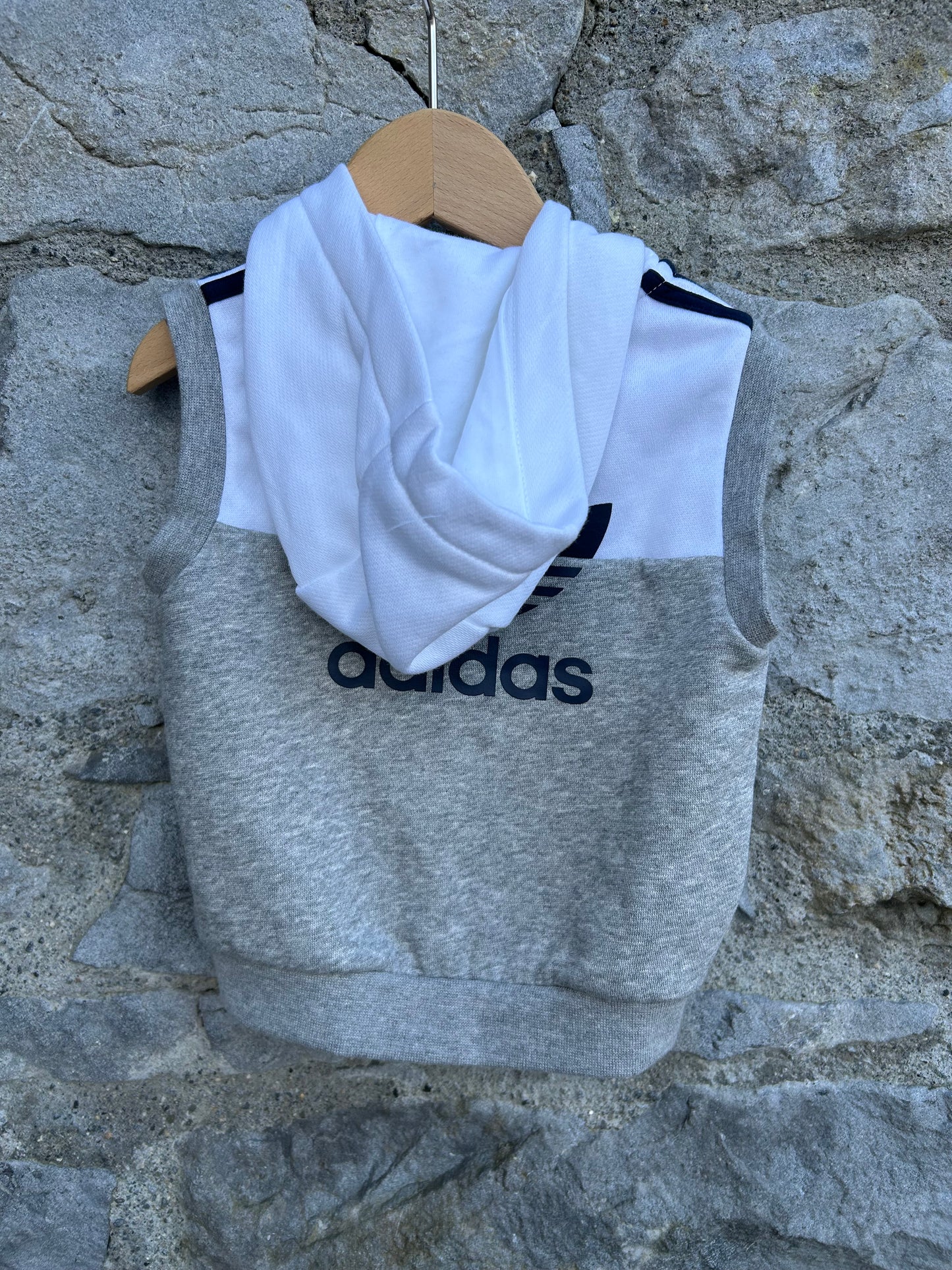 Grey&white hooded gilet 3-6m (62-68cm)