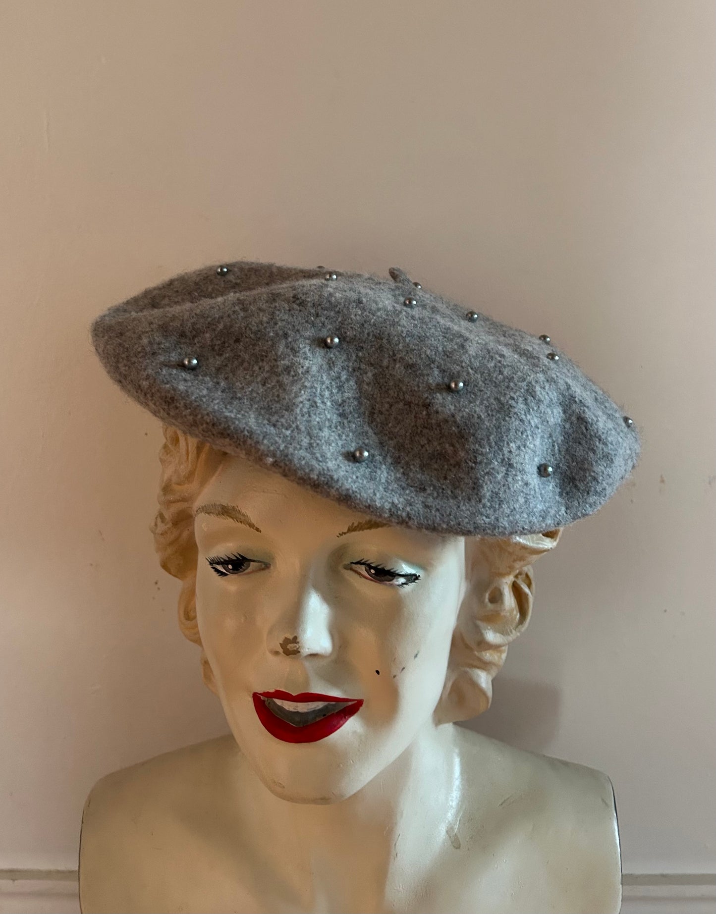Grey beaded beret