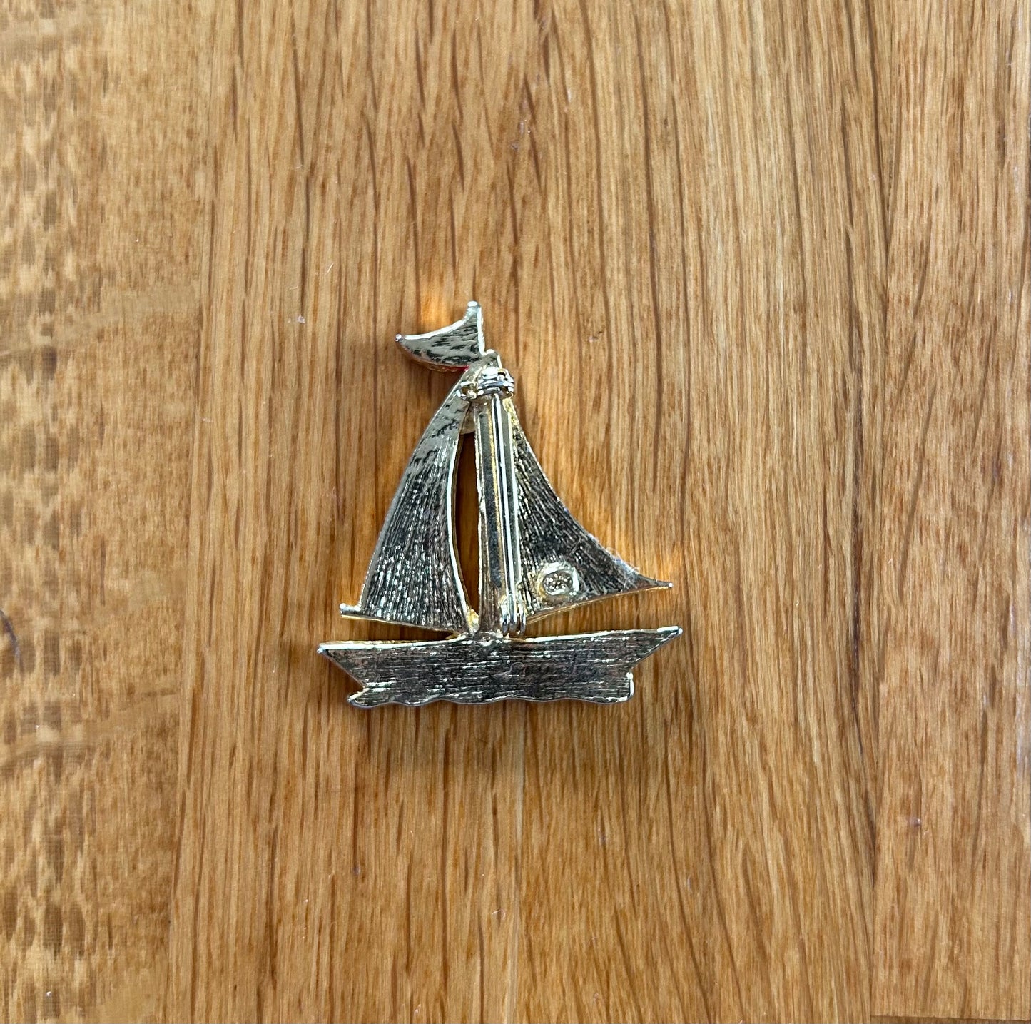 Boat brooch