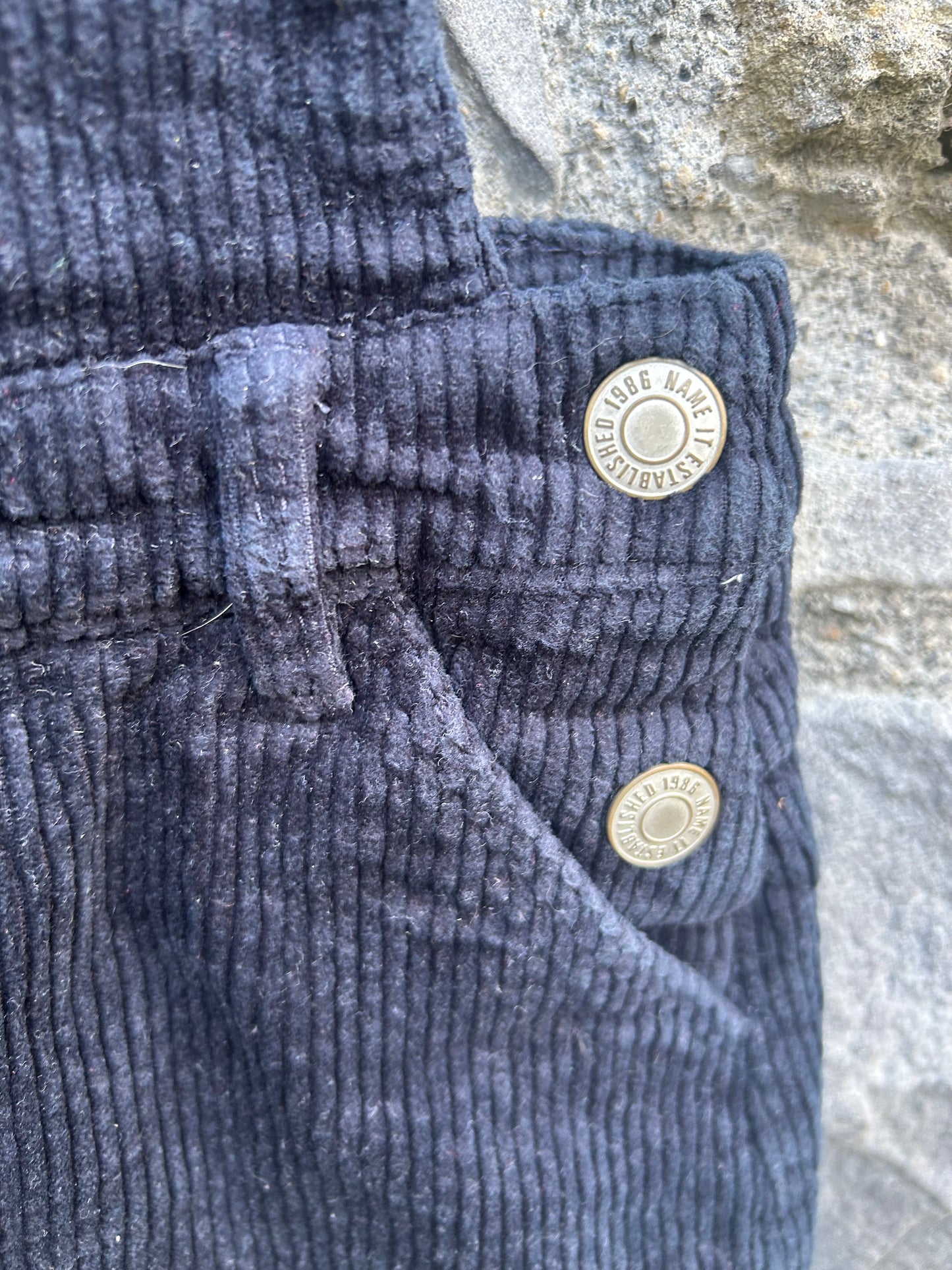 Navy cord pinafore 8-9y (128-134cm)