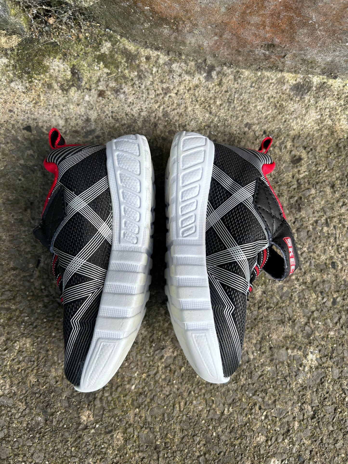 Black trainers uk 5 (eu 22)