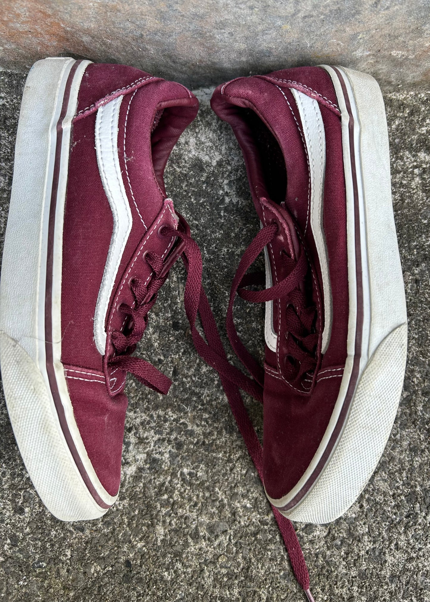 Maroon trainers uk 2.5 (eu 35)