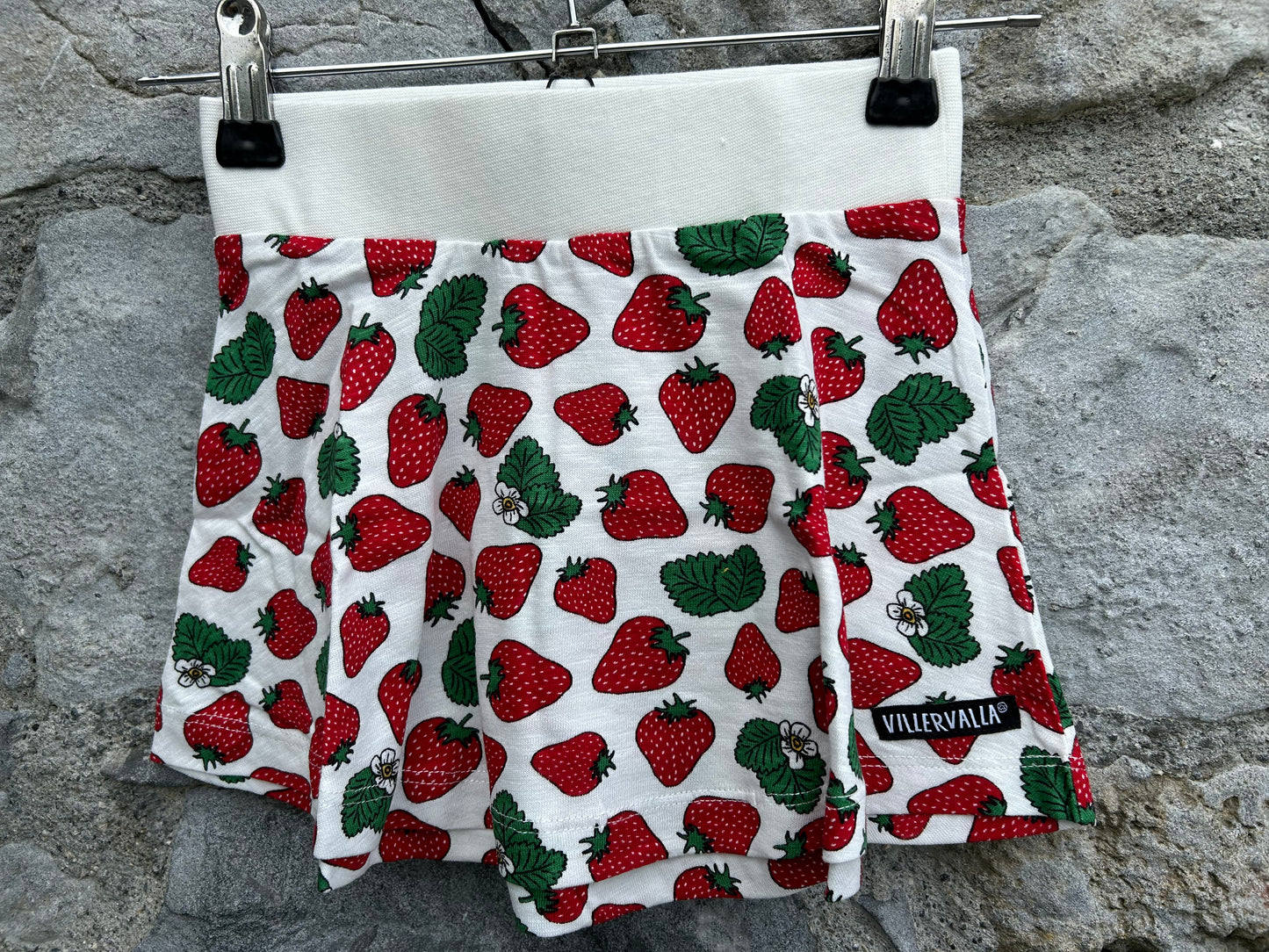 Strawberries white skirt 3y (98cm)