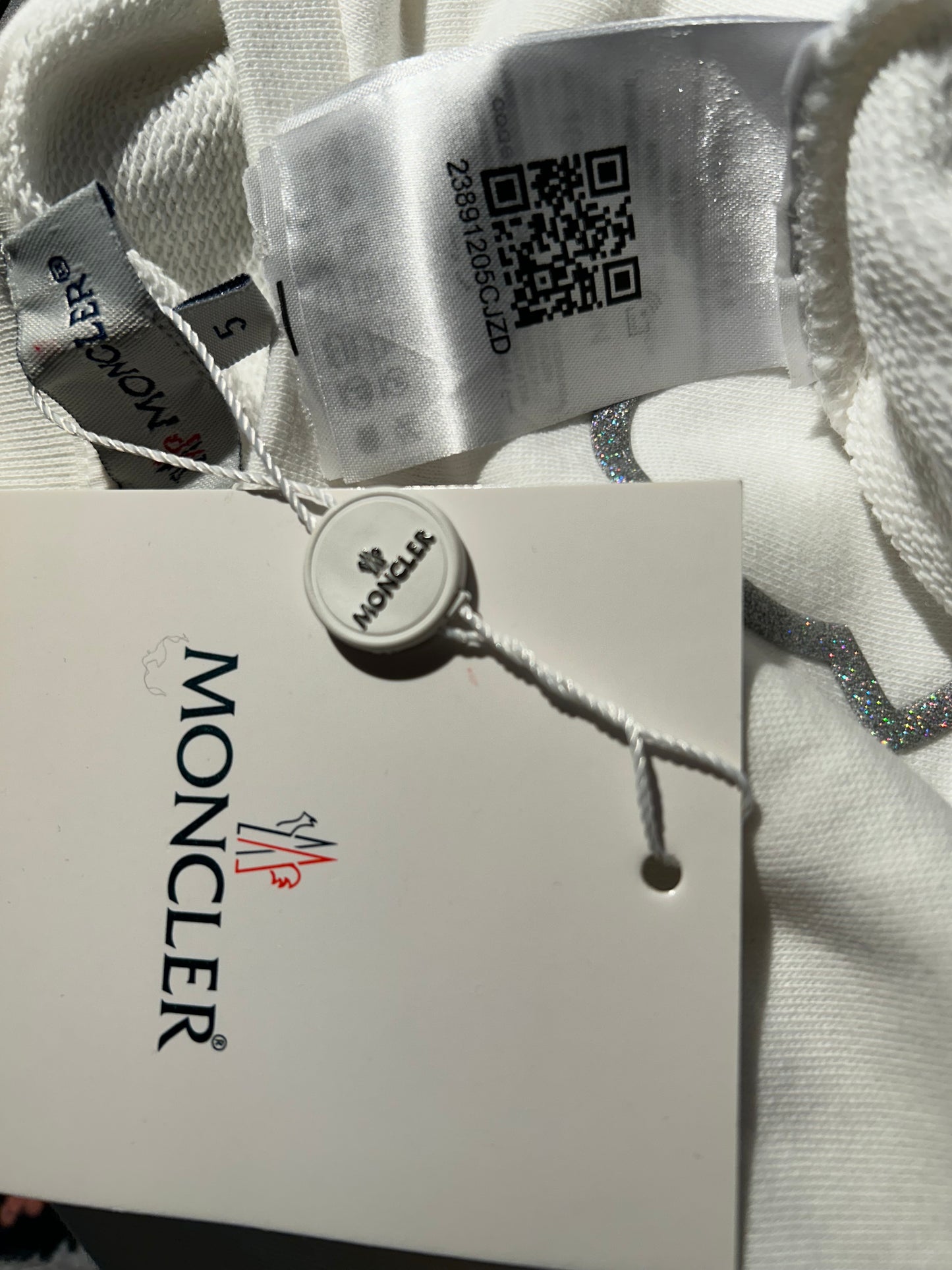 Moncler white sweatshirt 4-5y (104-110cm)