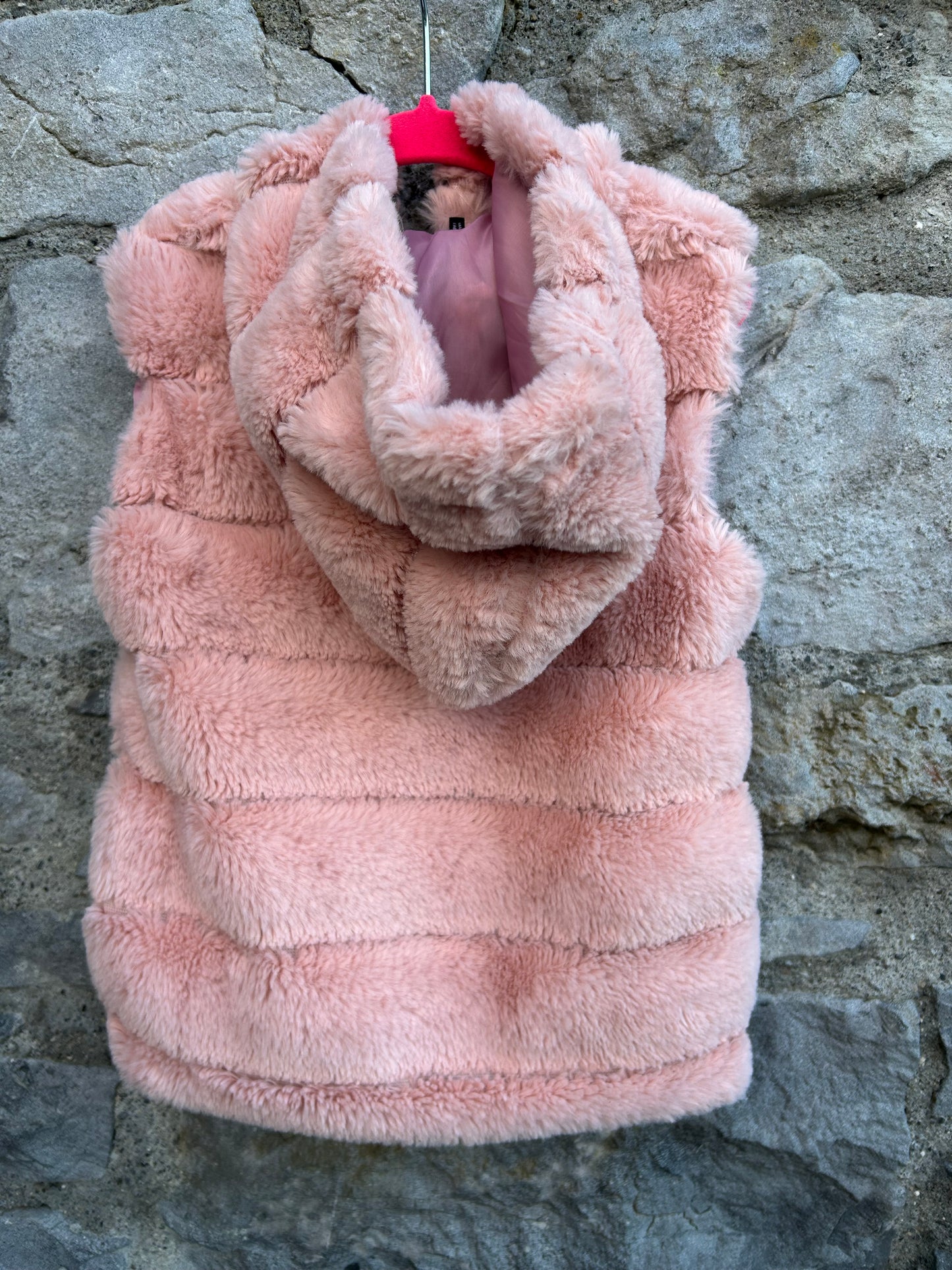 Furry hooded gilet 3-4y (98-104cm)