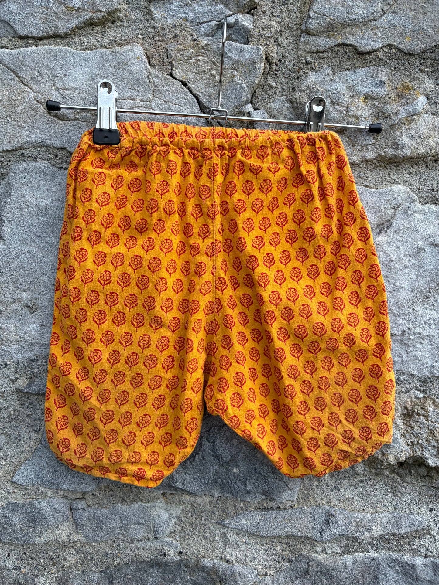 Red flowers mustard shorts 6-12m (68-80cm)