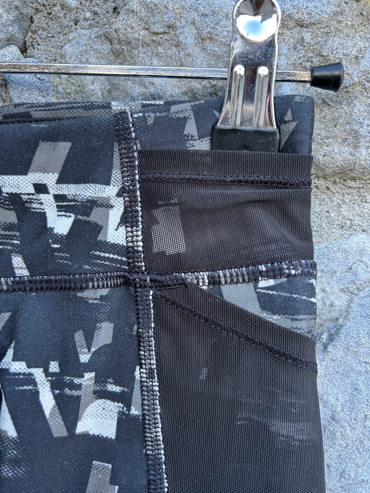 Black&grey 3/4 leggings 9-10y (134-140cm)