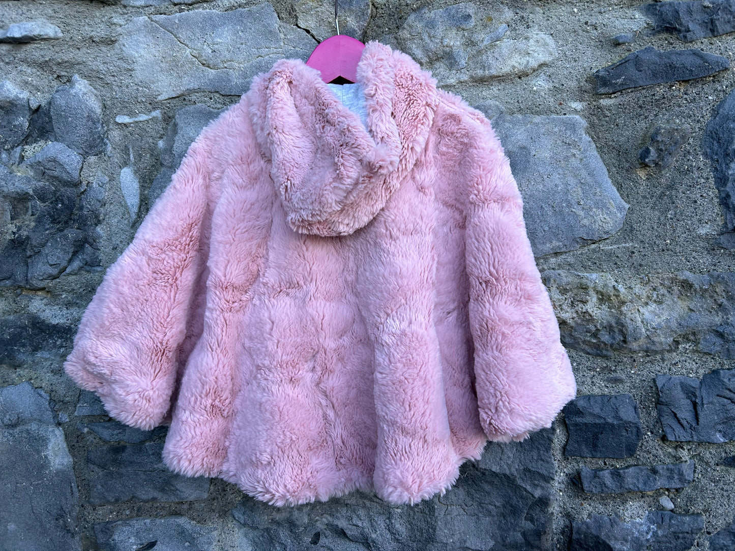 Pink furry poncho 3-4y (98-104cm)