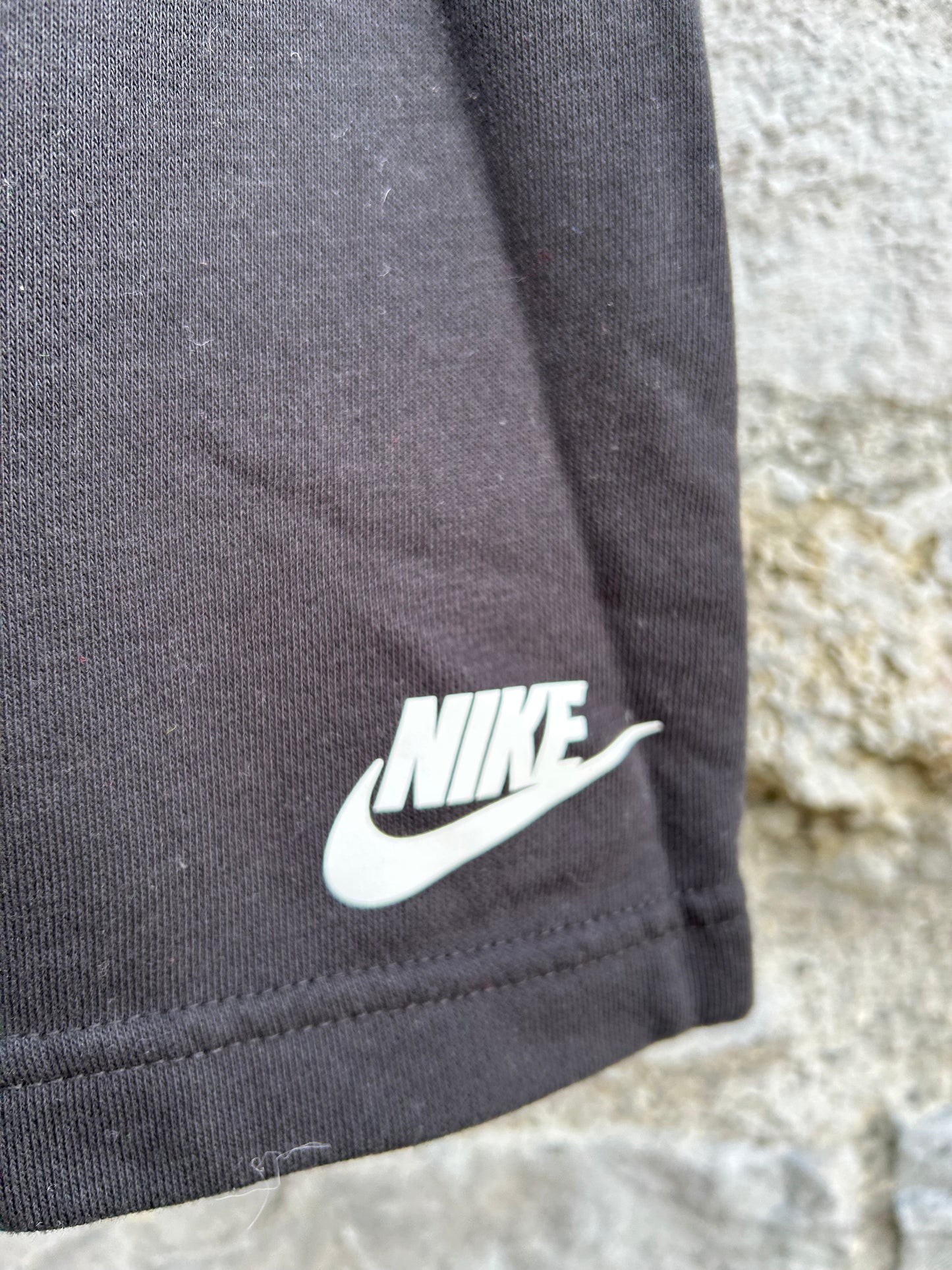 Black logo shorts 5-6y (110-116cm)