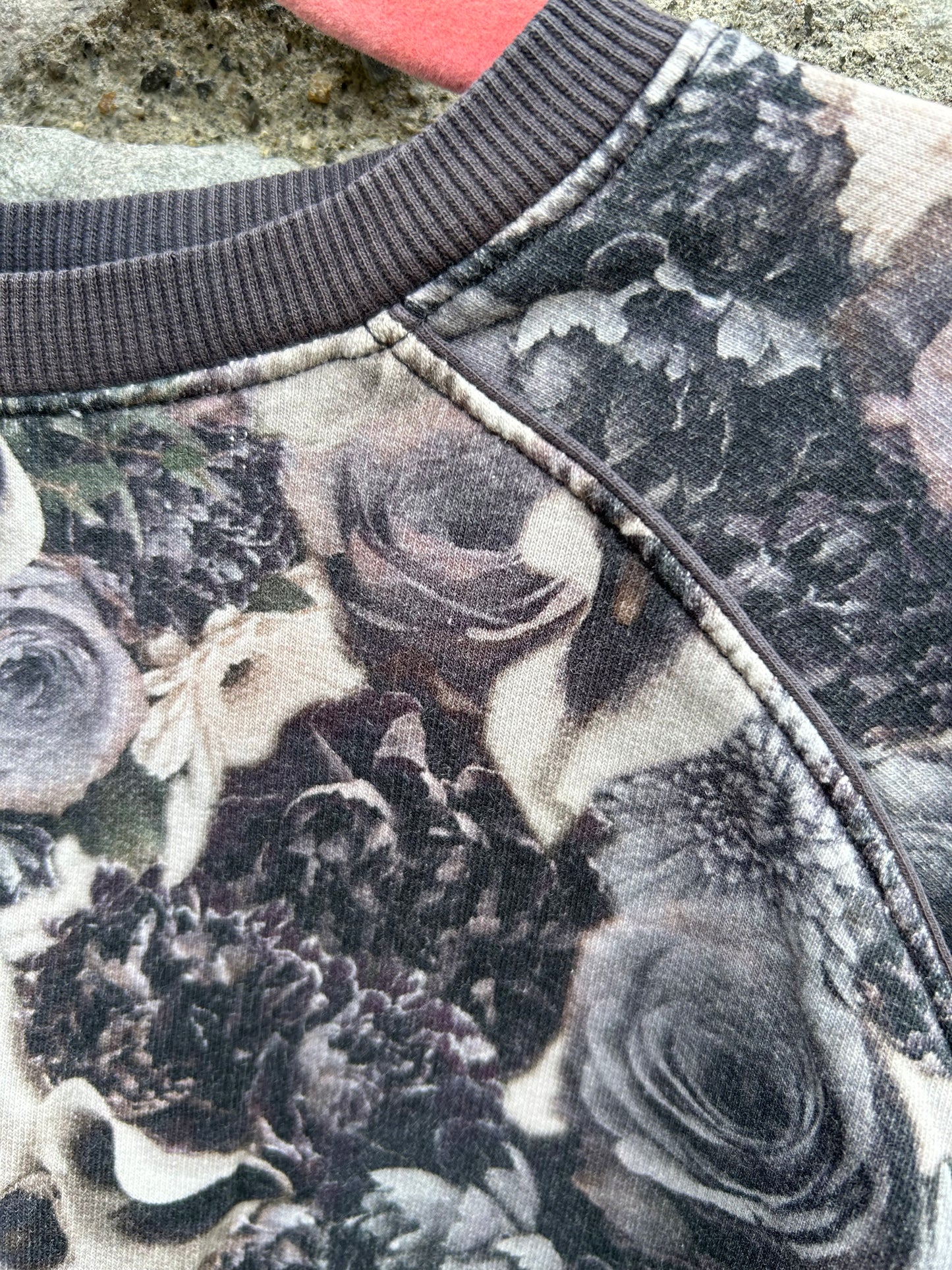 Grey floral sweatshirt 4-5y (104-110cm)