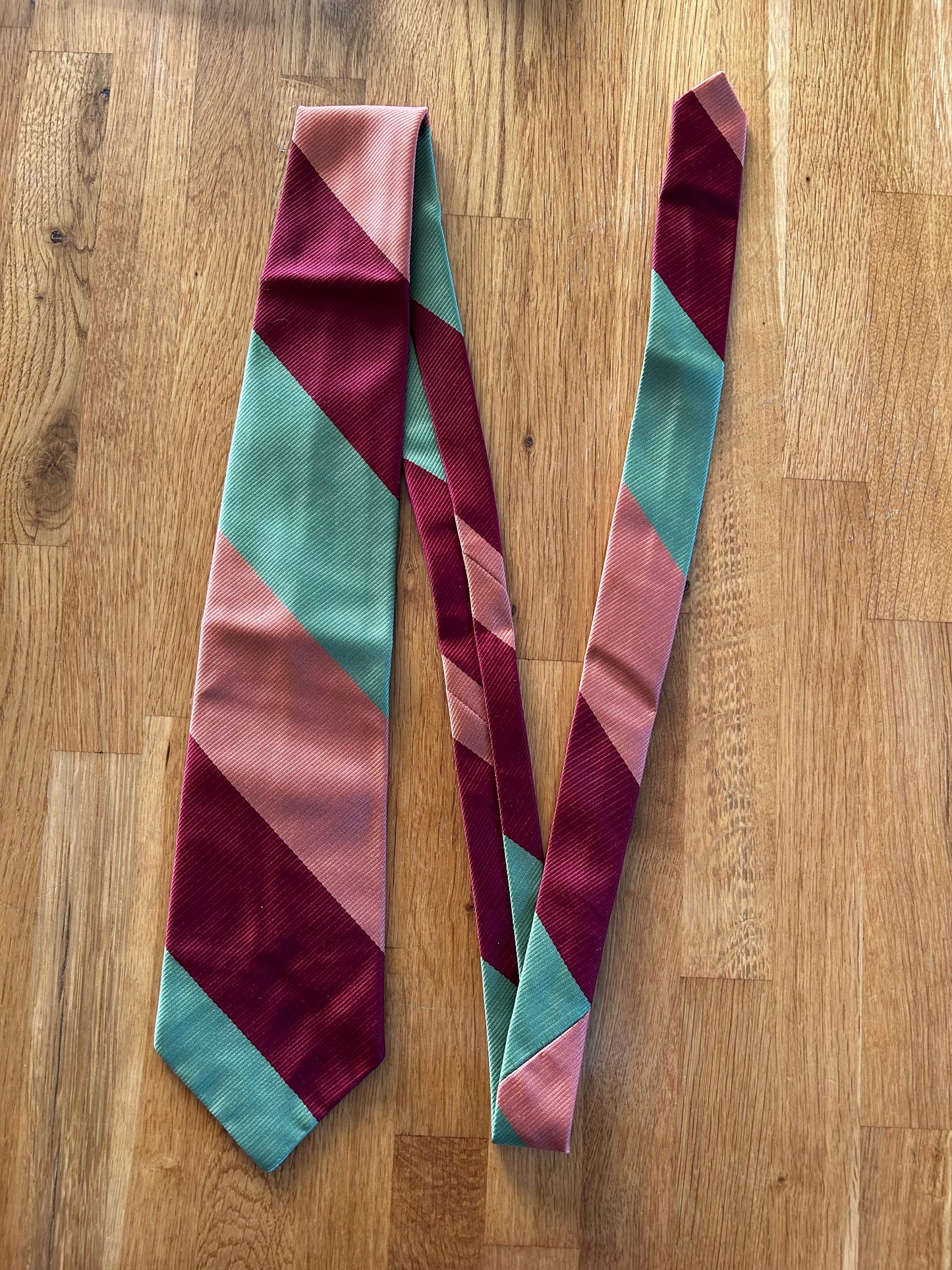 Green,coral&red tie