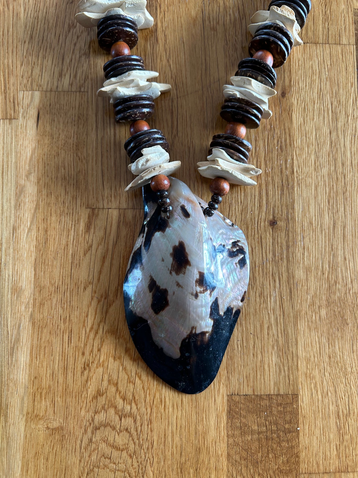 Big shell necklace