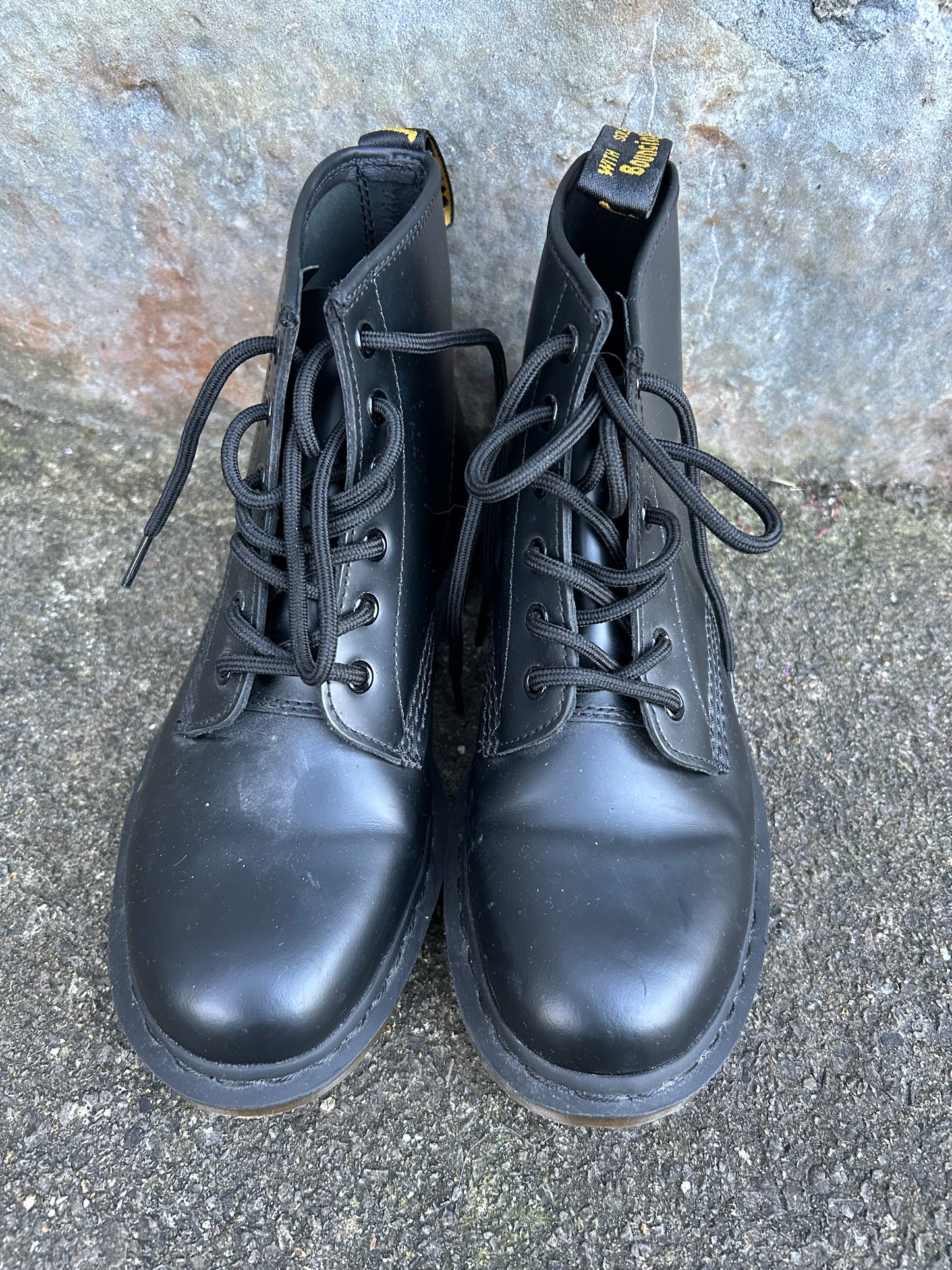 Black Dc Martens 101 uk 7 (eu 41)