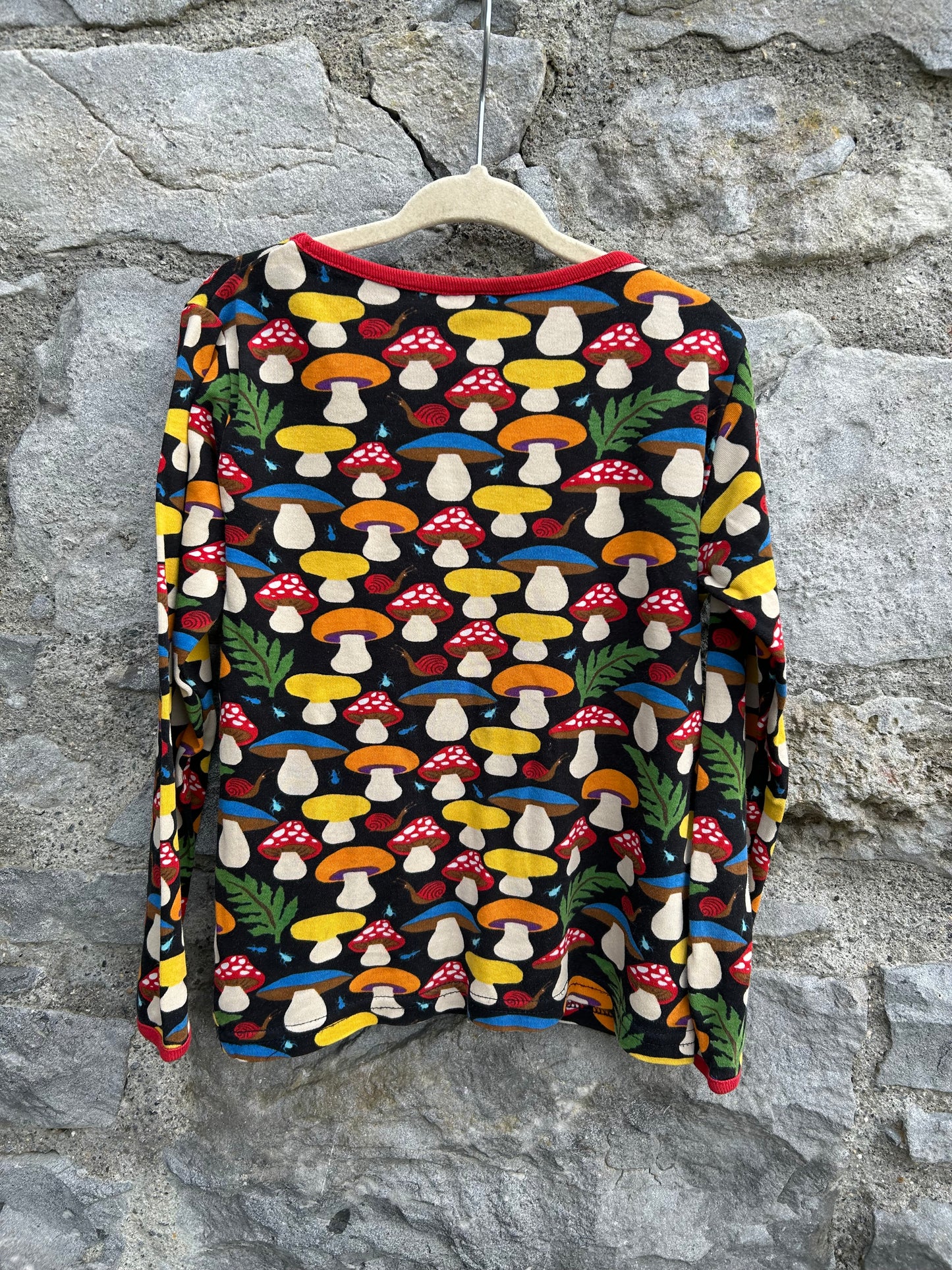 Mushroom black top 4-5y (104-110cm)