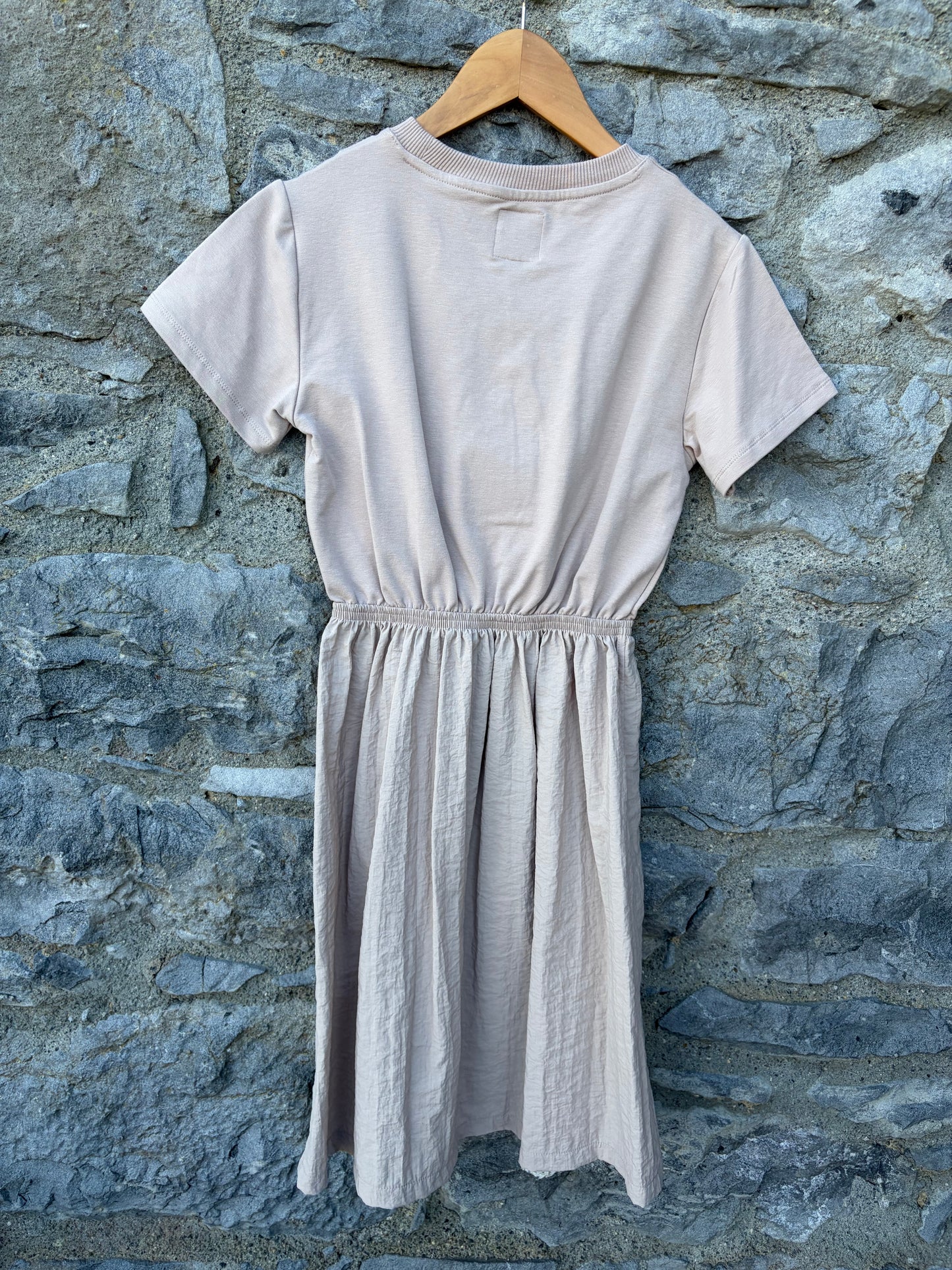 Beige dress 10y (140cm)