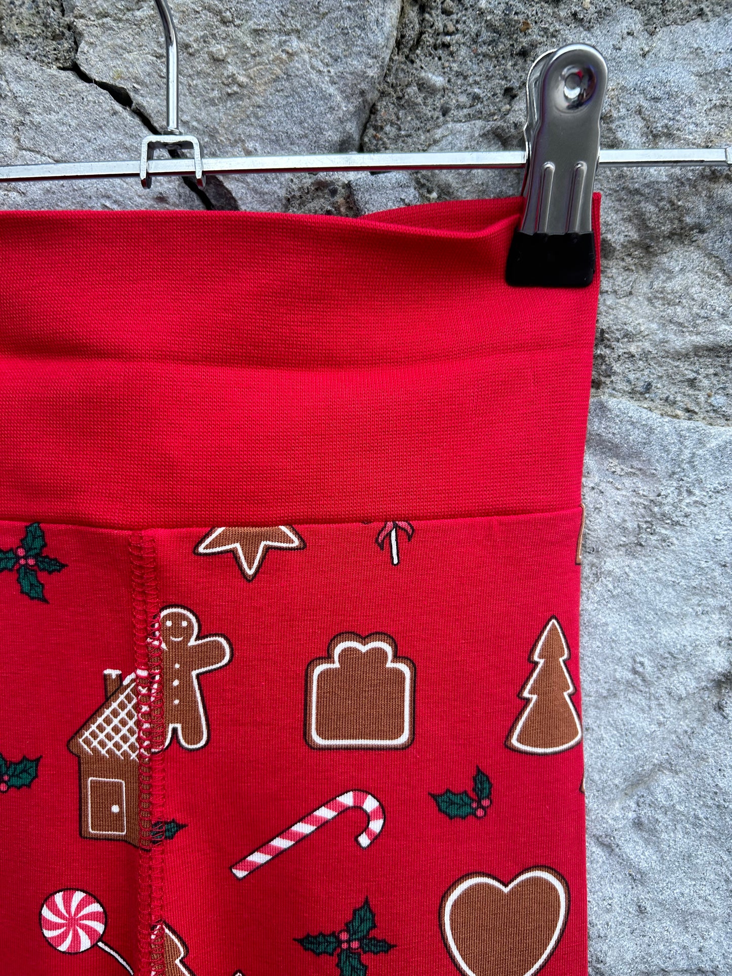 Red gingerbread pants 9m (74cm)