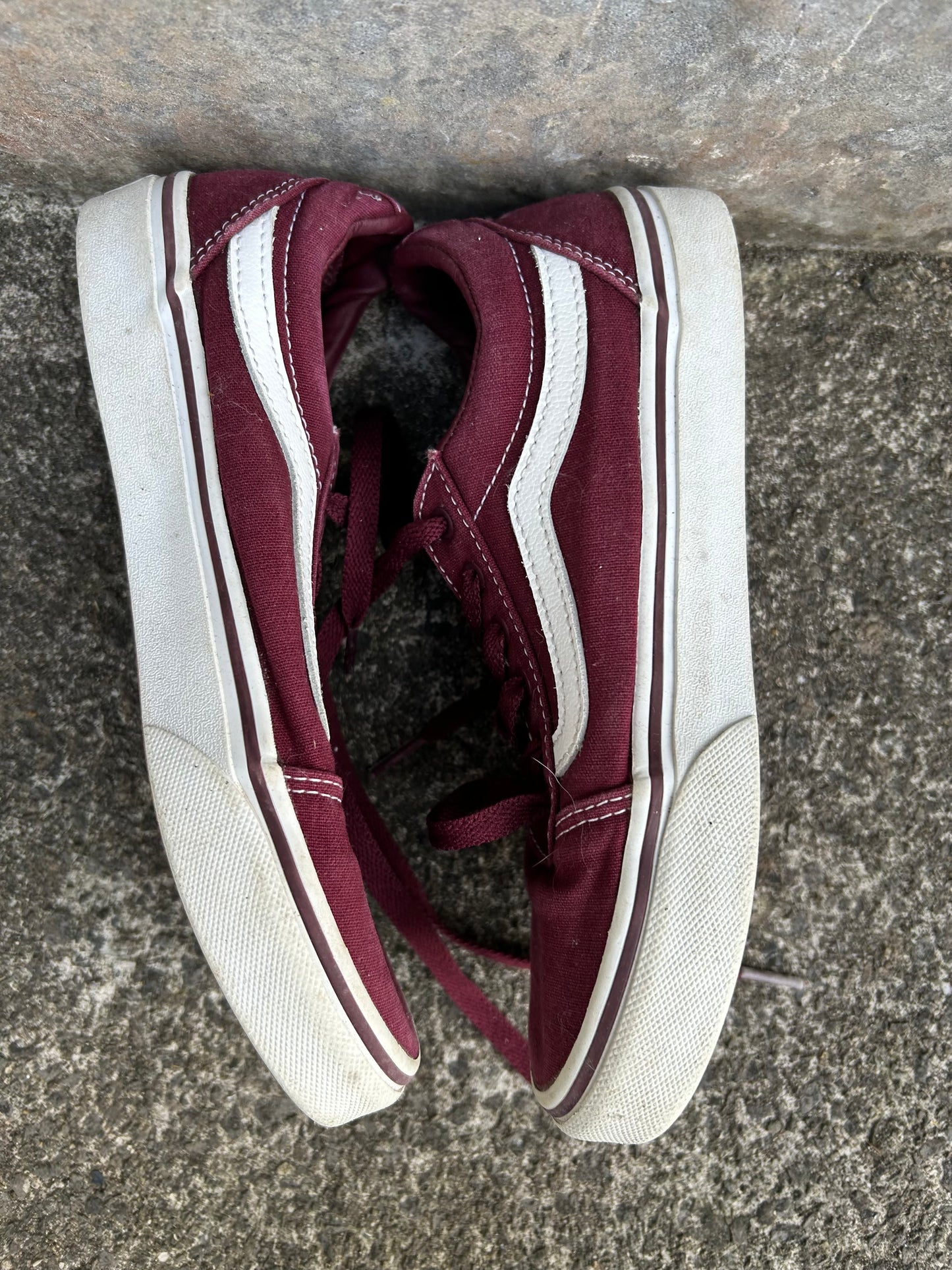 Maroon trainers uk 2.5 (eu 35)