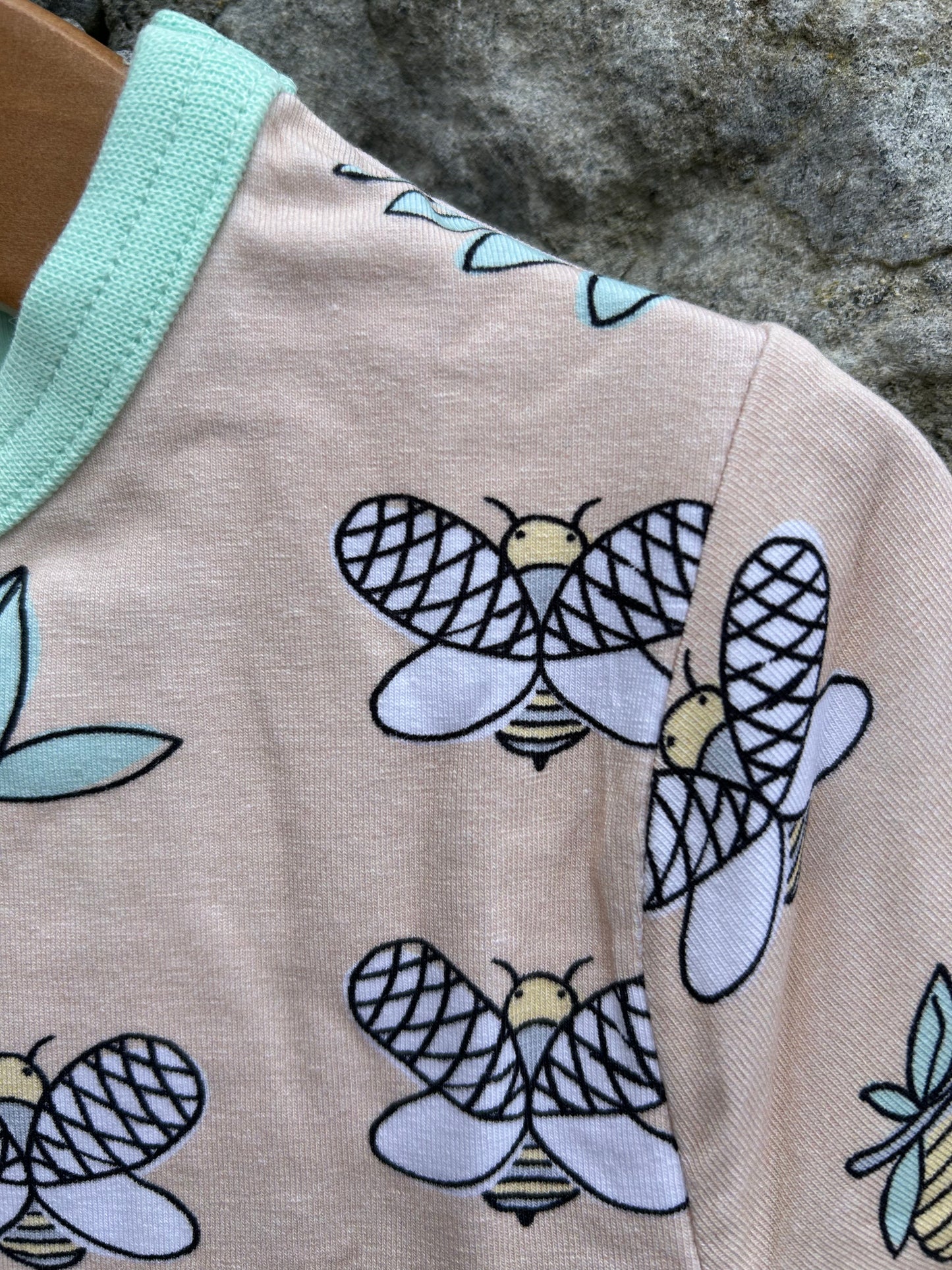 Bees peach T-shirt 3-4y (98-104cm)