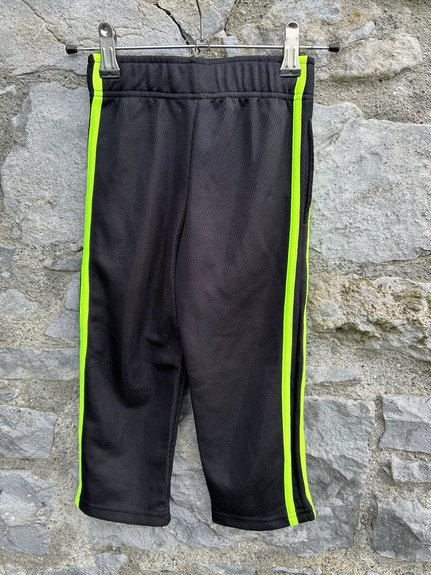 NB black tracksuit bottoms 4y (104cm)