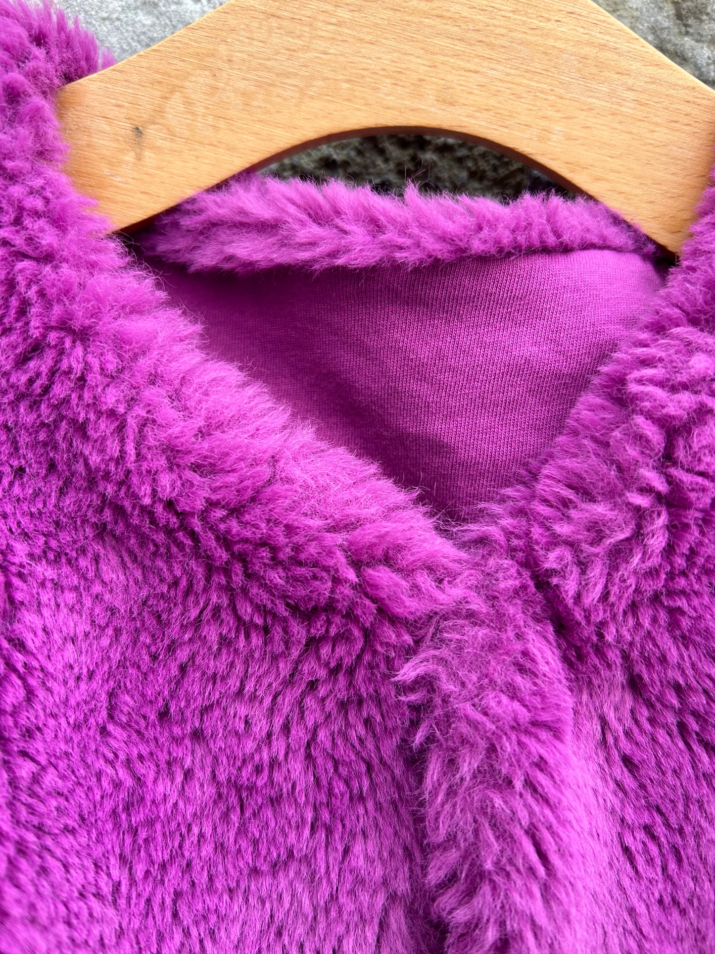 Purple furry waistcoat 3-4y (98-104cm)