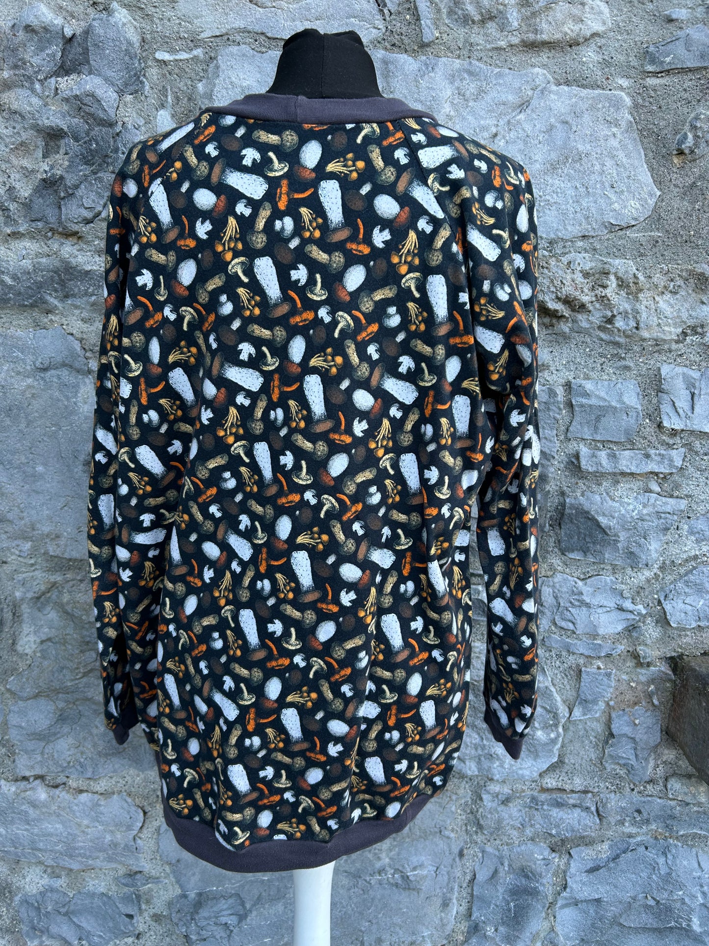 Mushroom black sweatshirt uk 14-16