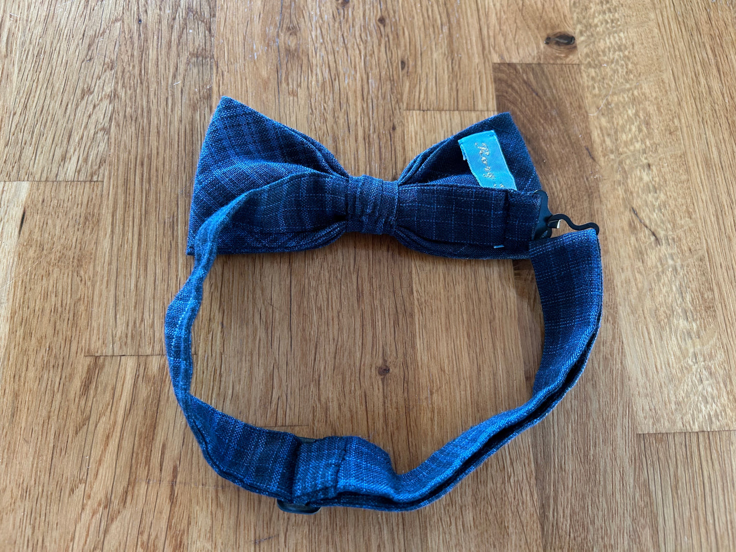 Bee bow tie