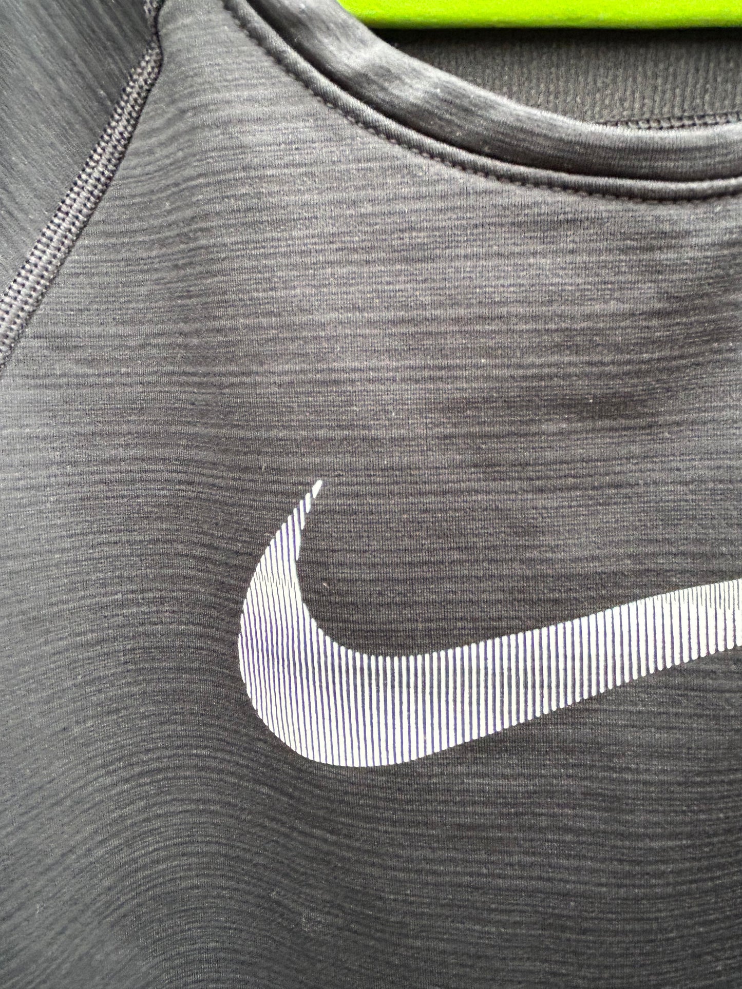 Unisex black sport top 8-9y (128-134cm)