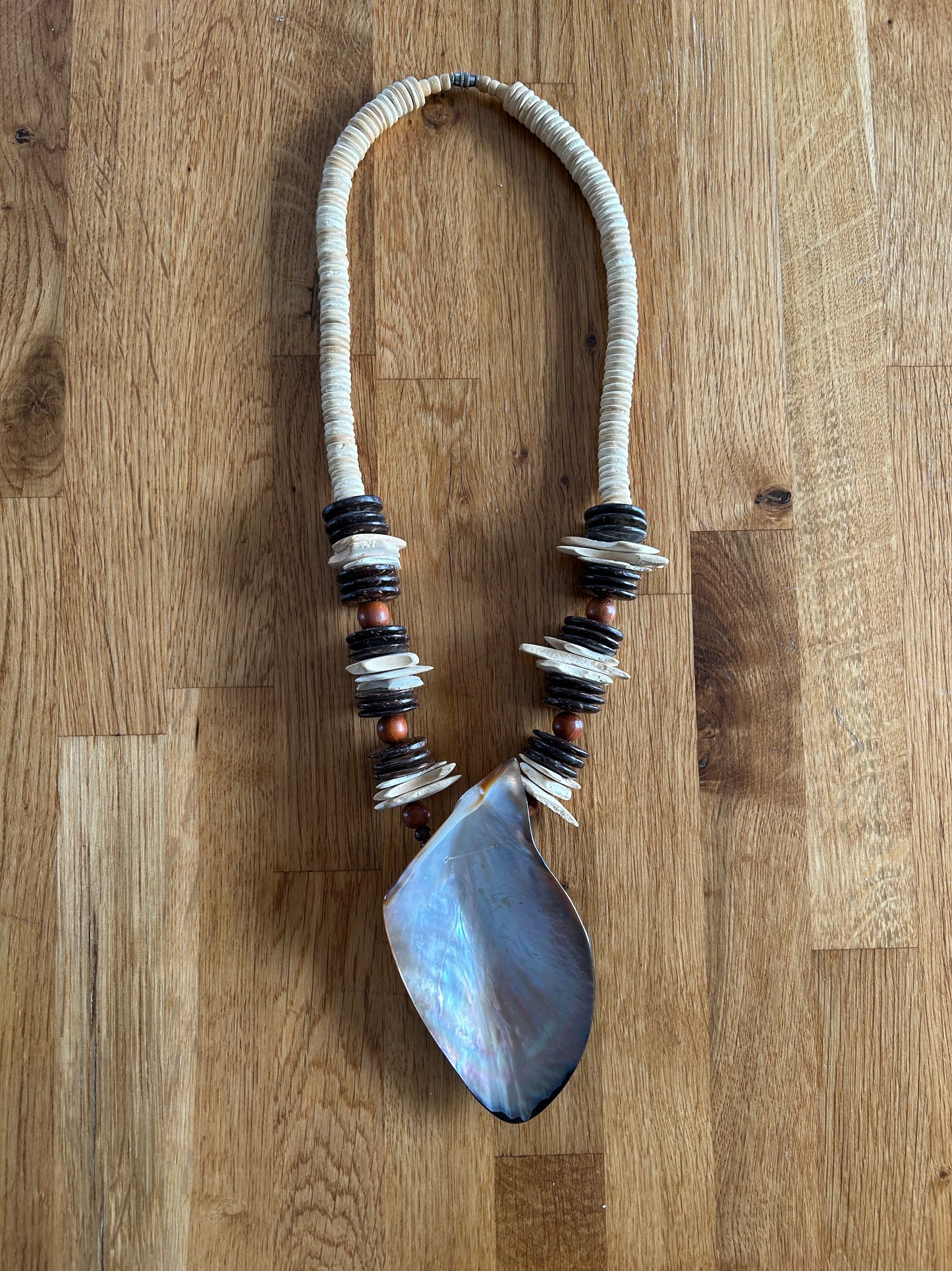 Big shell necklace