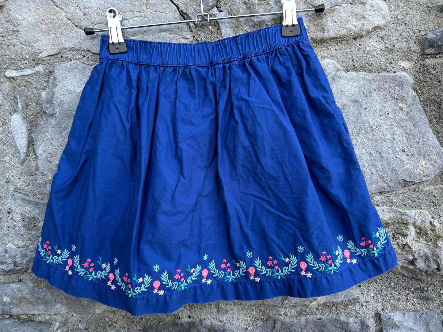 Blue skirt with embroidered hem 5-6y (110-116cm)