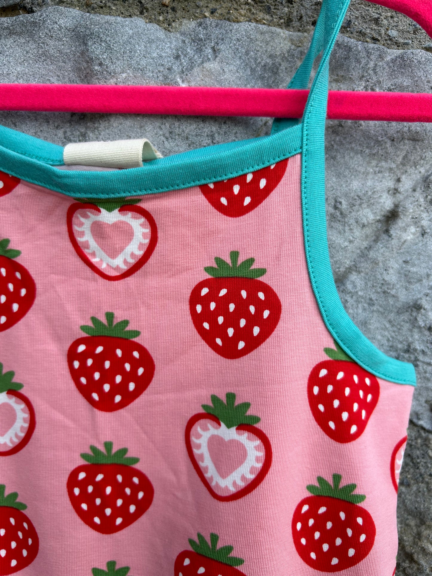 Strawberries pink jumpsuit 3-4y (98-104cm)
