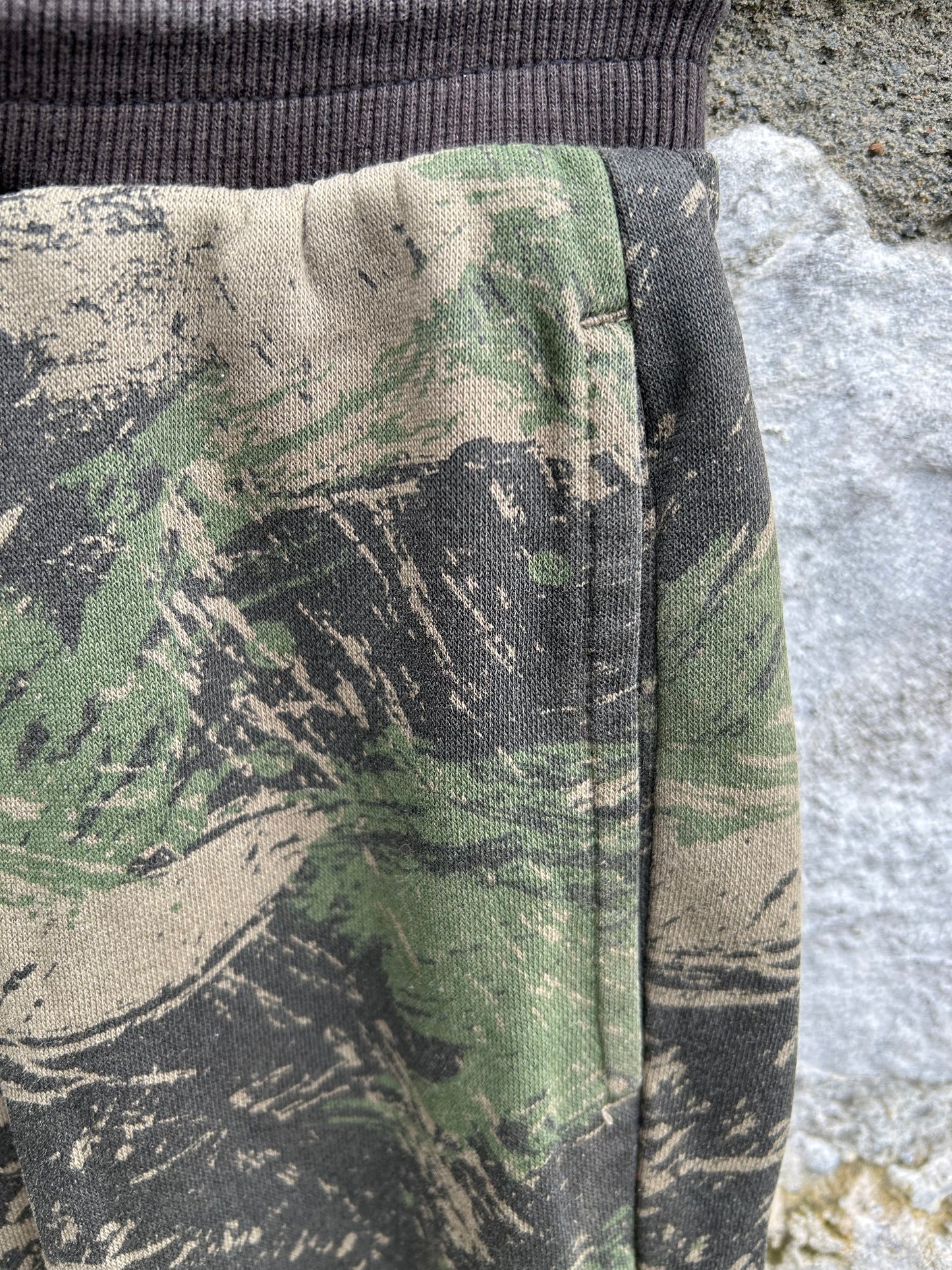 Khaki tracksuit bottoms 9-10y (134-140cm)
