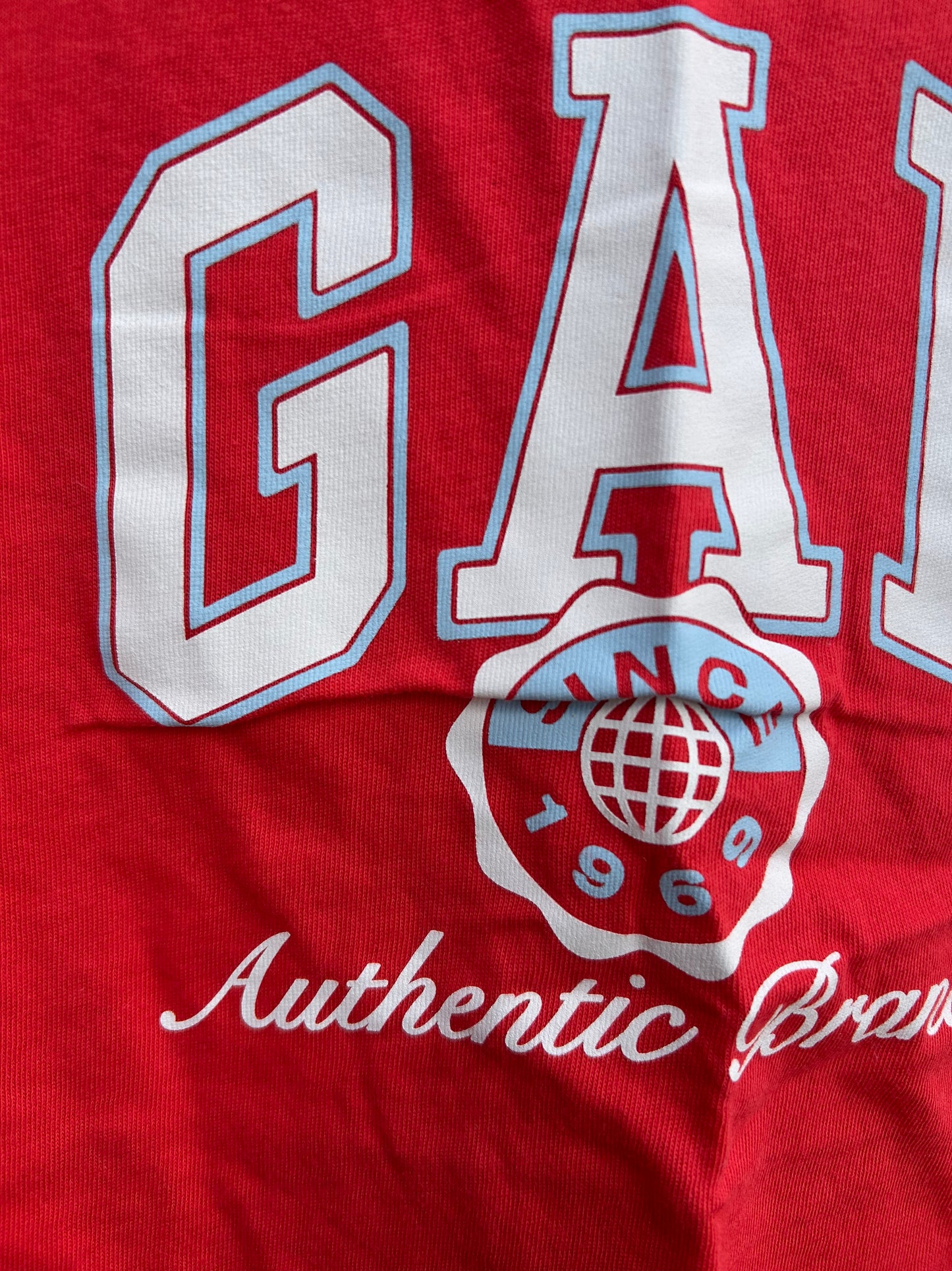 Red logo T-shirt 6-7y (116-122cm)