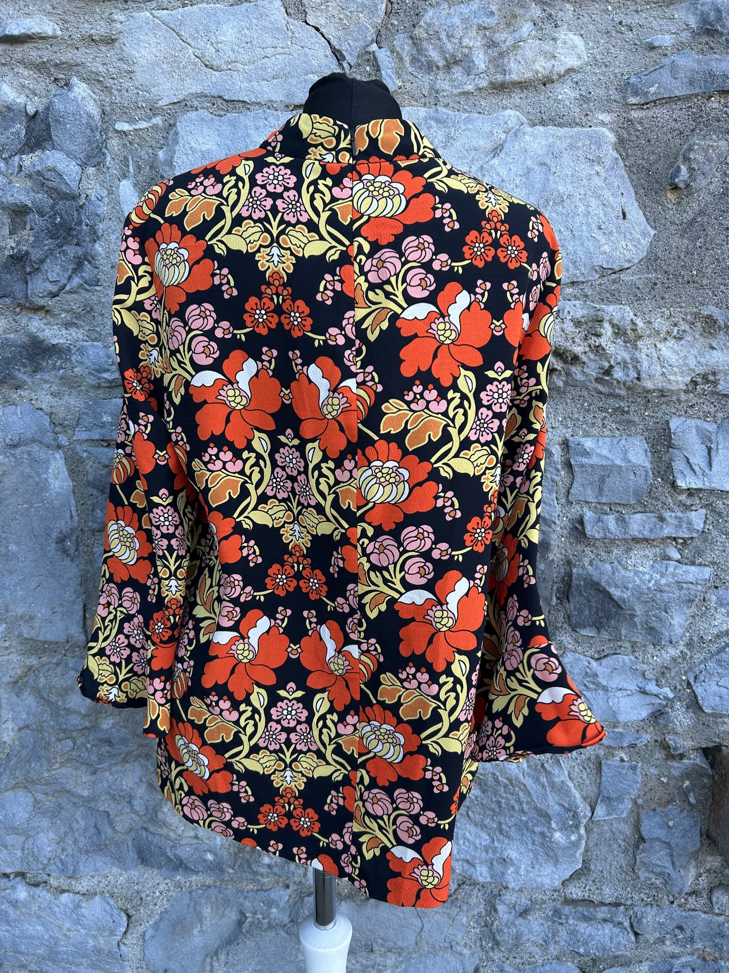 Big orange flowers top uk 12