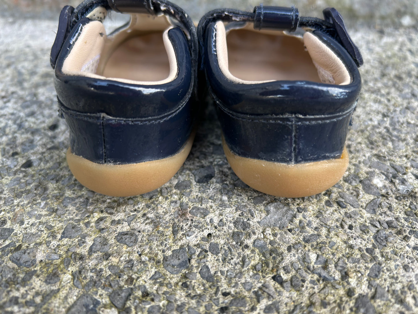 Black patent T-bar shoes uk 3.5 H (eu 19)