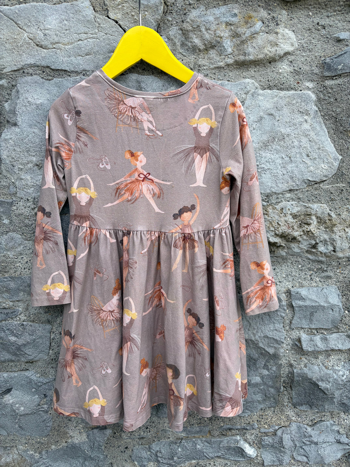 Ballerinas beige dress 3-4y (98-104cm)