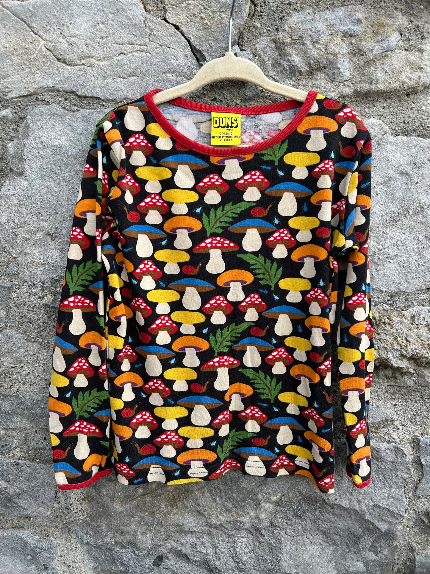 Mushroom black top 4-5y (104-110cm)
