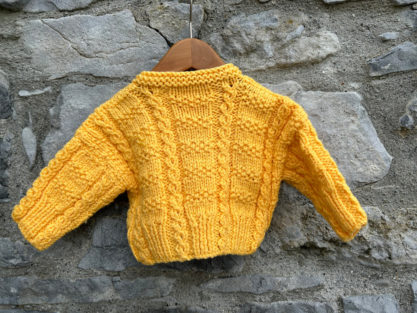 Yellow cardigan 6m (68cm)